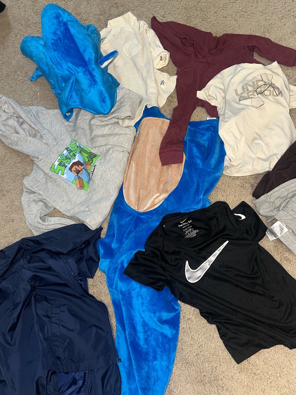 5T clothing bundle/Halloween sonic costume